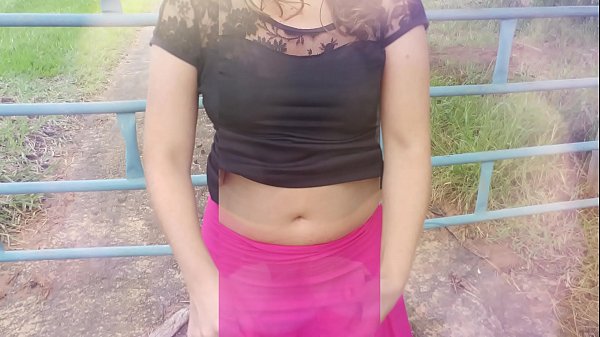 పొలంలో ఆడుకోవడం, నిజమైన ఇంటి భార్య, బిచ్ బిచ్ మరియు అడవిలో ఆమె కూతురి భర్త