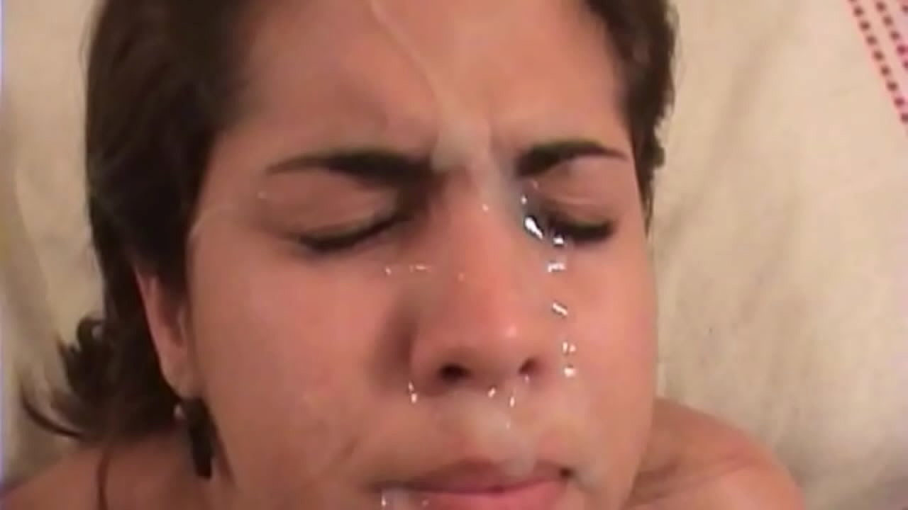 అందమైన లాటిన్ నల్లటి జుట్టు గల స్త్రీకి కఠినమైన సెక్స్ ఉంది