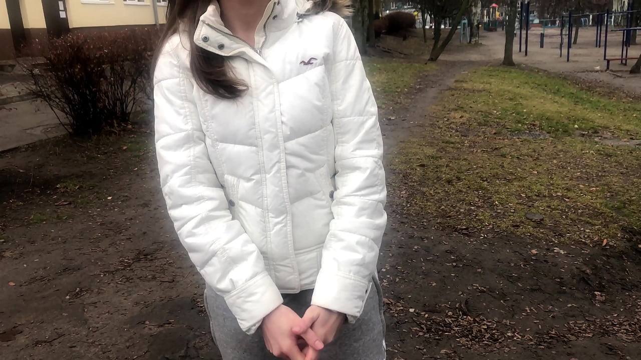 డబ్బు కోసం అపరిచితుడు పీల్చబడ్డాడు మరియు ఇబ్బంది పెట్టాడు. రష్యన్ అమెచ్యూర్. మాట్లాడటం తో.